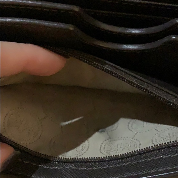 Michael Kors wallet and crossbody bag in one - Picture 7 of 11